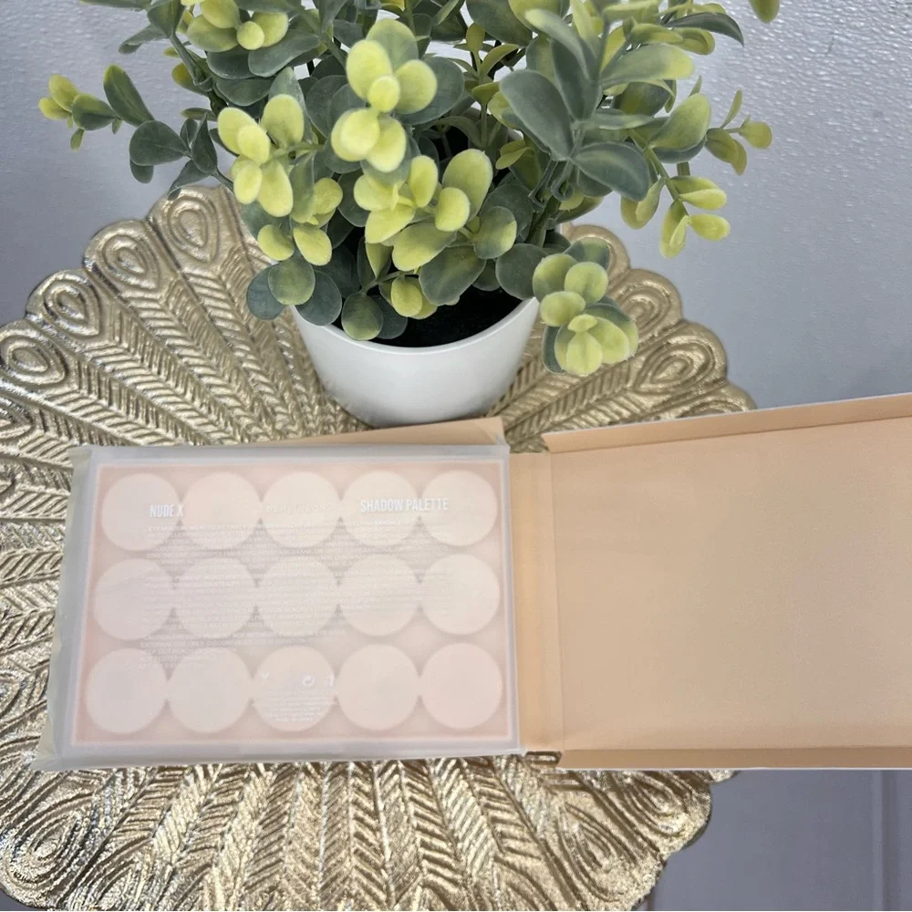 NWB NUDE X SHADOW PALETTE‎